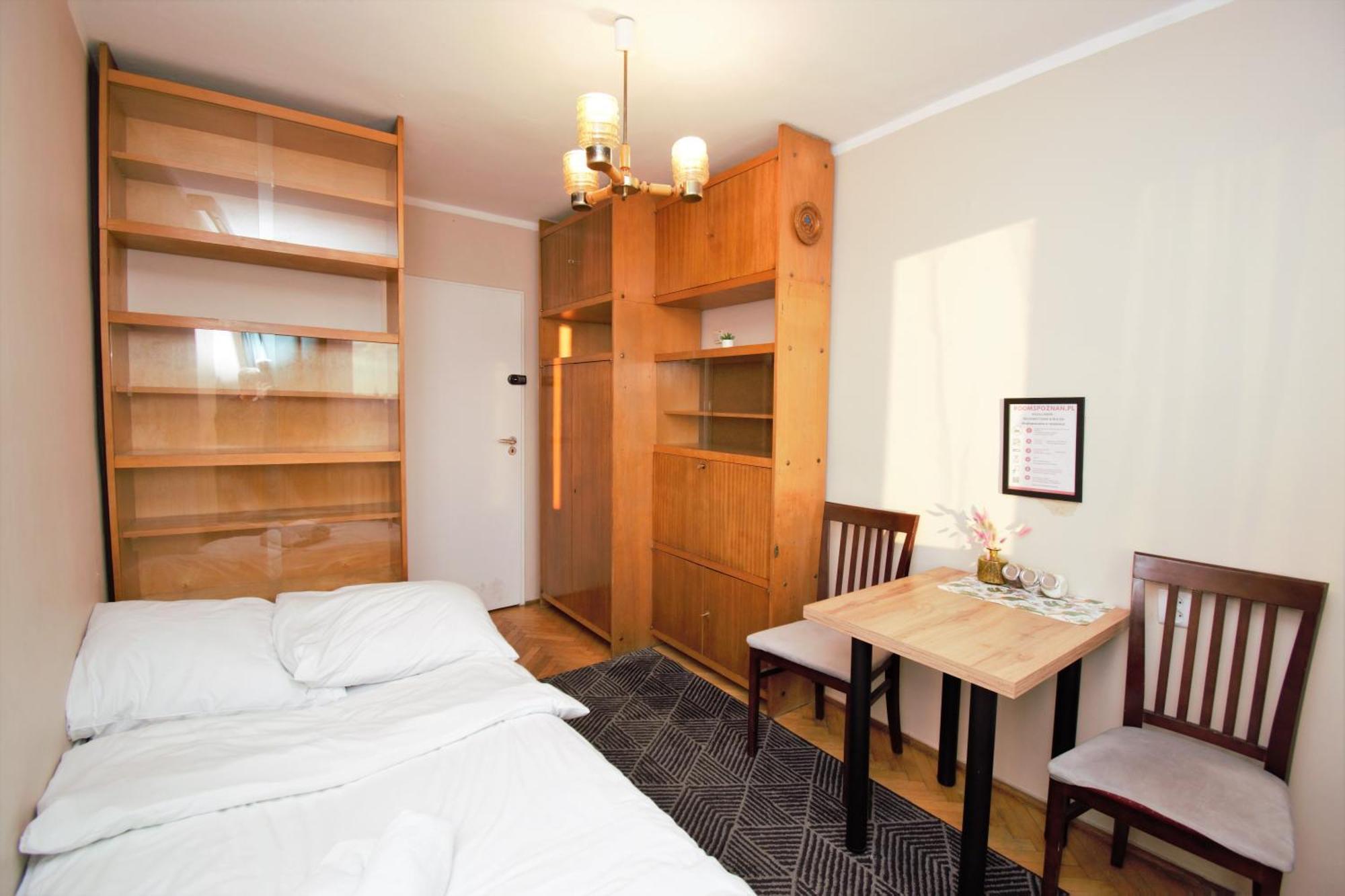 Апартаменти Roomspoznan Pl - Powstancow Wielkopolskich 23 - 24h Self Check-in Познань